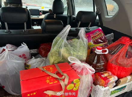 后备箱里是家人满满的爱