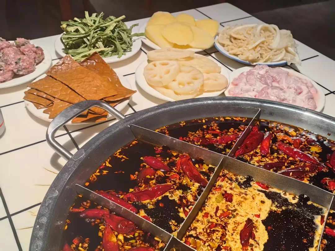 在重庆,没有一顿火锅解决不了的事 在重庆,没有一顿火锅解决不了的事