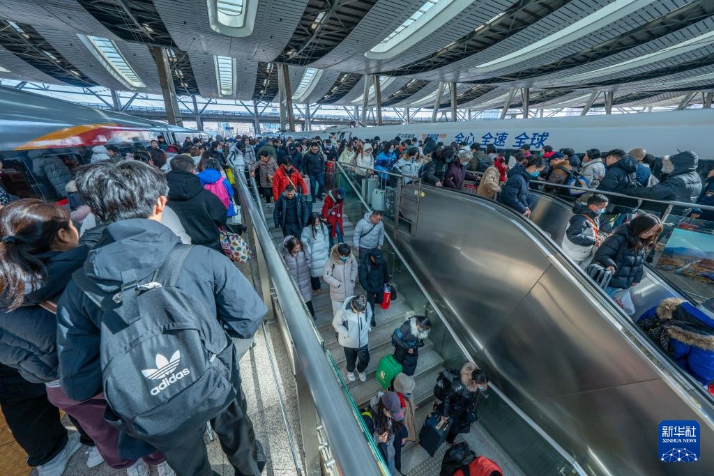 新春走基层丨探访春节假期最后一天的北京南站