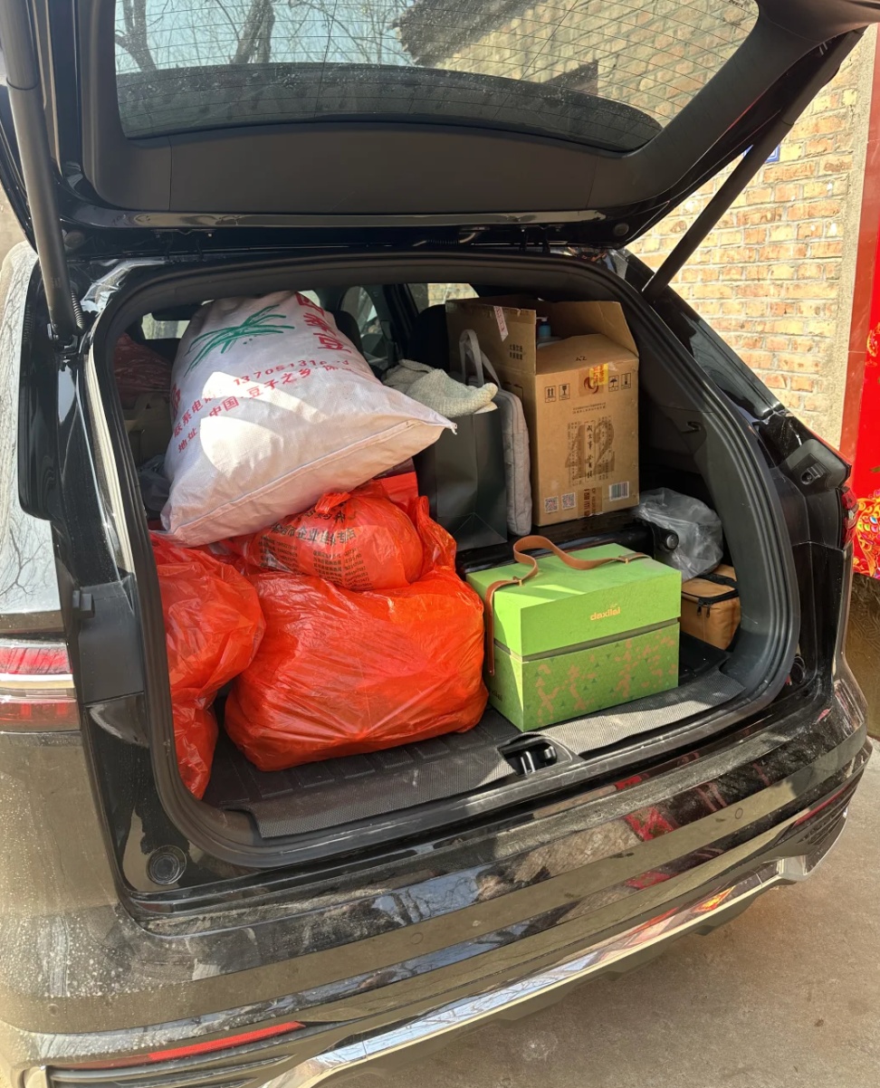 假期最后一天,后备箱的“爱”满满当当! 假期最后一天,后备箱的“爱”满满当当!