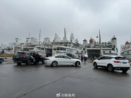 海口秀英港过海车客有秩序，码头运转效率高