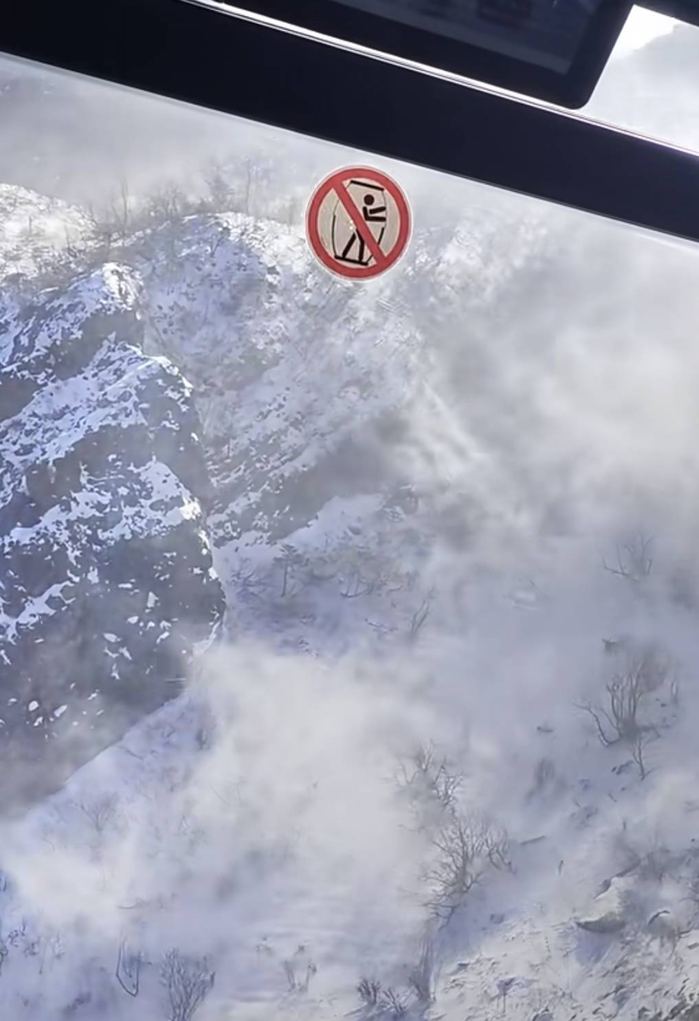 有游客被困玉龙雪山山顶？景区：现在是风季 已限流