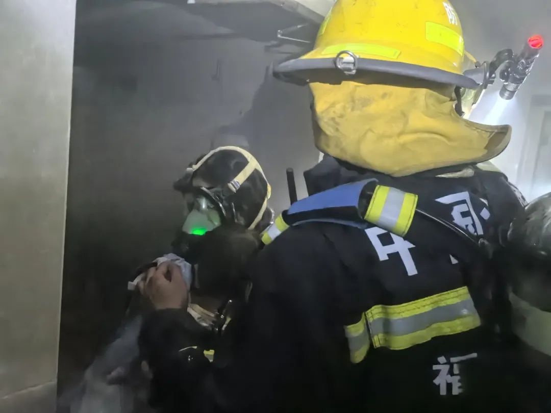 事发厦门一小区!突然起火,很多人家里都有…… 事发厦门一小区!突然起火,很多人家里都有……