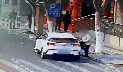 纸盒里出现一沓沓现金?警惕… 纸盒里出现一沓沓现金?警惕…