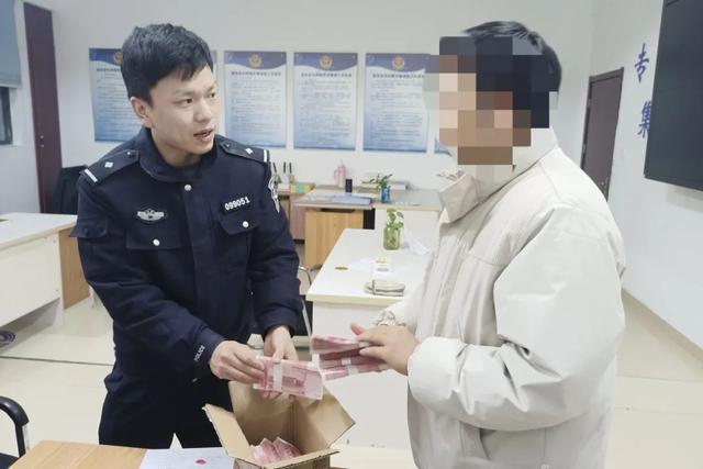 纸盒里出现一沓沓现金?警惕… 纸盒里出现一沓沓现金?警惕…