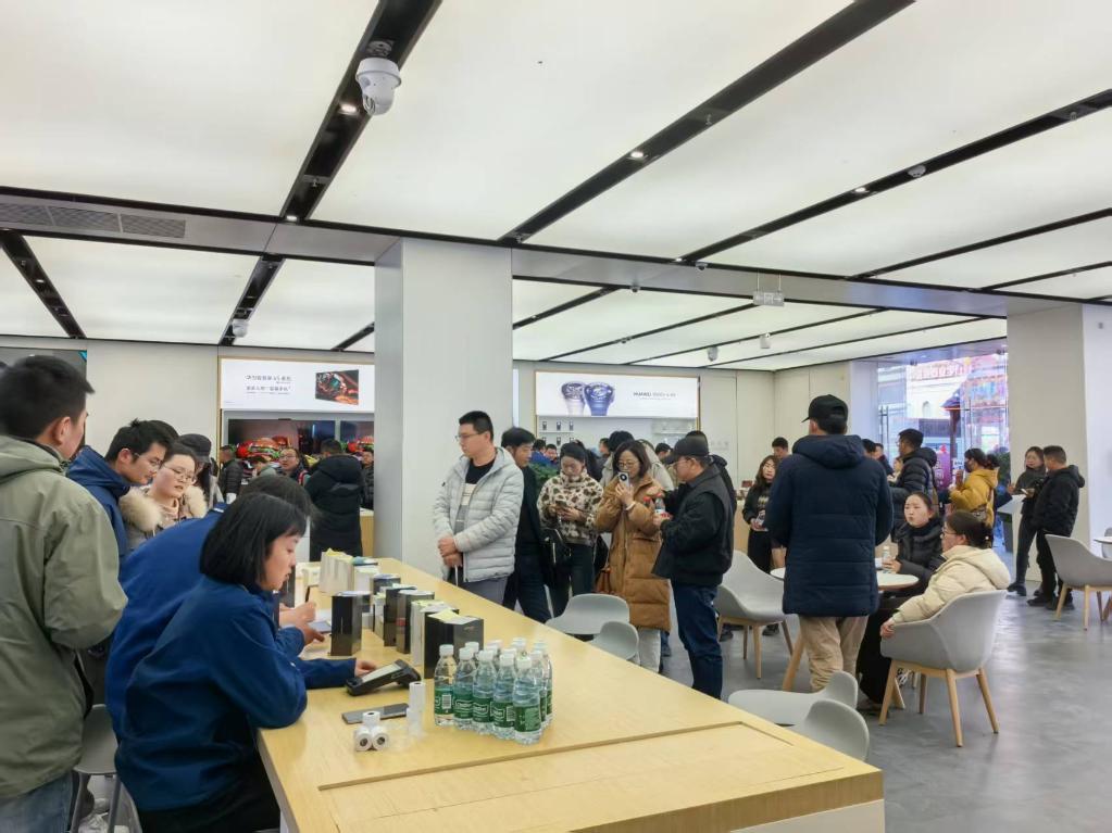 西藏：消费热潮点亮高原新春