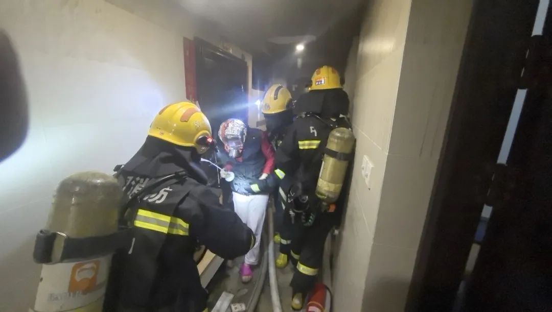 事发厦门一小区!突然起火,很多人家里都有…… 事发厦门一小区!突然起火,很多人家里都有……