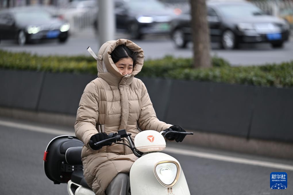 北京迎来大风降温天气