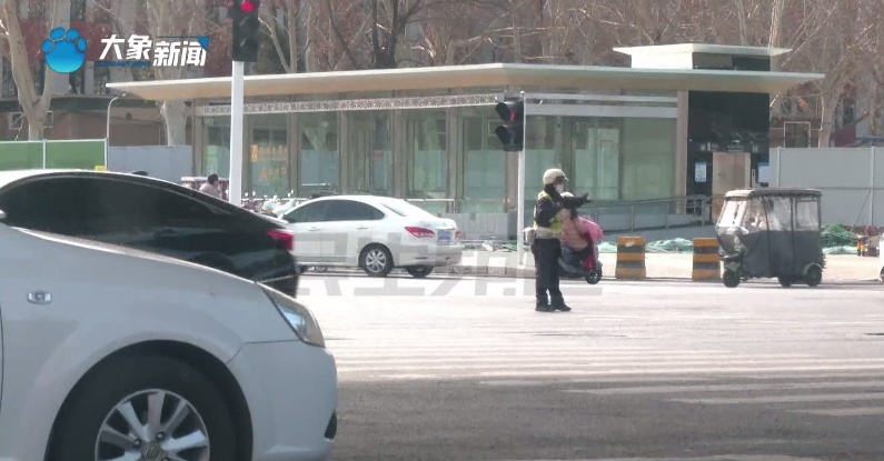 事发突然！警车一路疾驰......