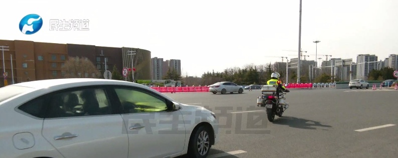 事发突然！警车一路疾驰......