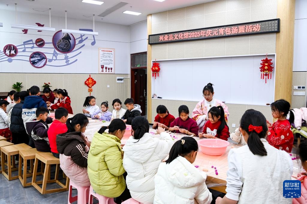 广西兴业：寒假做手工 共迎元宵节