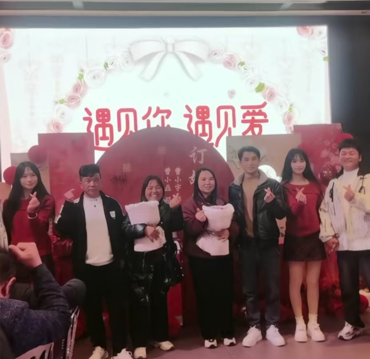 18岁双胞胎姐妹和双胞胎兄弟订婚！官方回应：可办婚宴不能领证