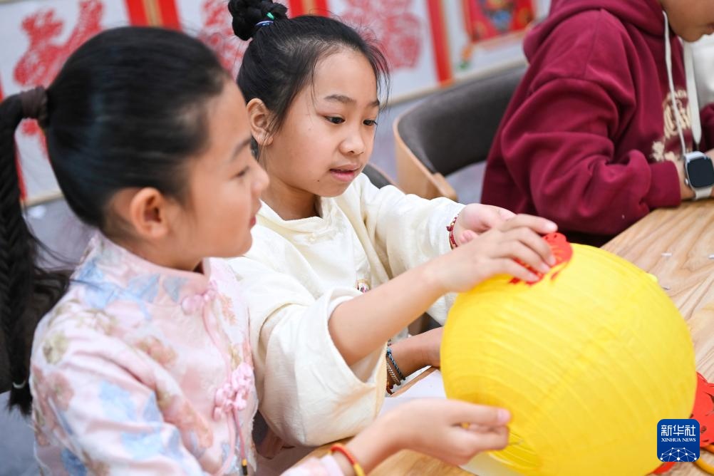 广西兴业：寒假做手工 共迎元宵节