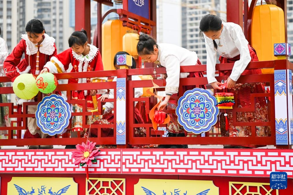 广西兴业：寒假做手工 共迎元宵节