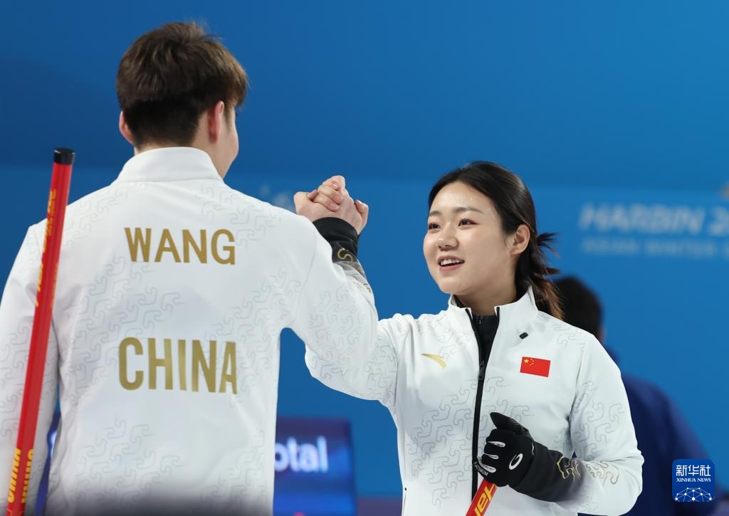 亚冬会冰壶——混双循环赛:中国队胜卡塔尔队 亚冬会冰壶——混双循环赛:中国队胜卡塔尔队