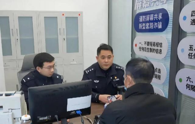 诈骗手段升级!老人被骗购买166张购物卡 诈骗手段升级!老人被骗购买166张购物卡