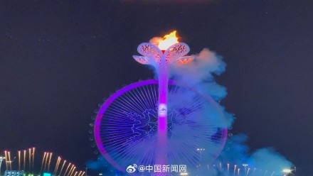 哈尔滨亚冬会主火炬塔点燃