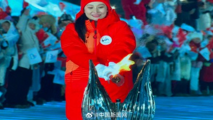 哈尔滨亚冬会主火炬塔点燃