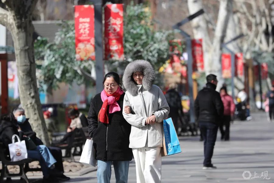 上海冷到发紫！徐家汇站气温创35年同期新低，市区撒盐融冰，寒潮后湿冷接班→