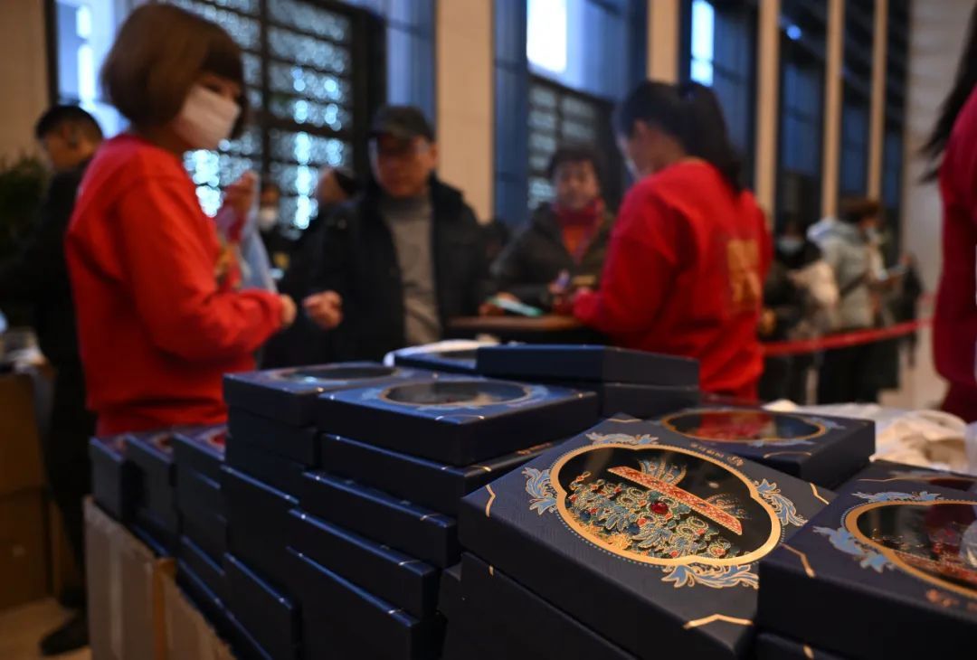 限时限购、一秒售罄……限量款背后的吸金逻辑→ 限时限购、一秒售罄……限量款背后的吸金逻辑→