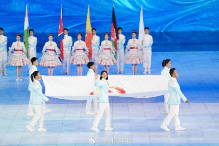 亚奥理事会会旗入场 本届亚冬会参赛规模创历史之最 亚奥理事会会旗入场 本届亚冬会参赛规模创历史之最