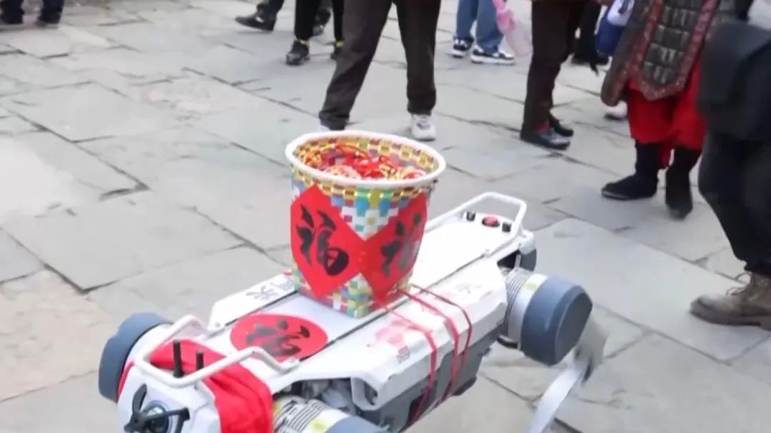 这个春节,机器狗很“忙”! 这个春节,机器狗很“忙”!