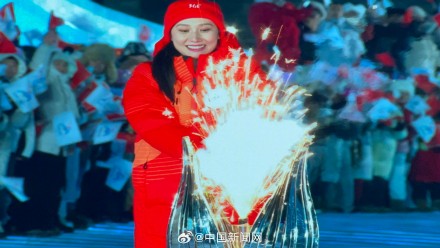 哈尔滨亚冬会主火炬塔点燃