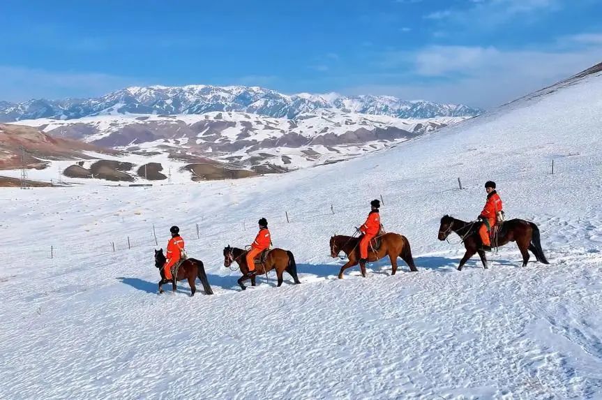 “00后”小伙儿骑马上雪山？还有这个铁路工种？