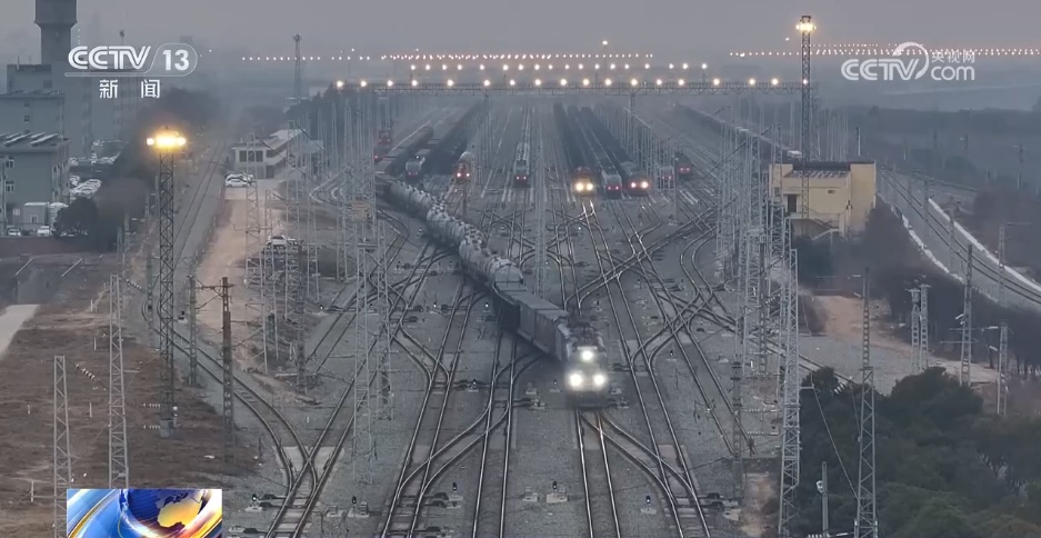列车“蛇形走位”背后有啥门道?运行为何如此丝滑? 列车“蛇形走位”背后有啥门道?运行为何如此丝滑?