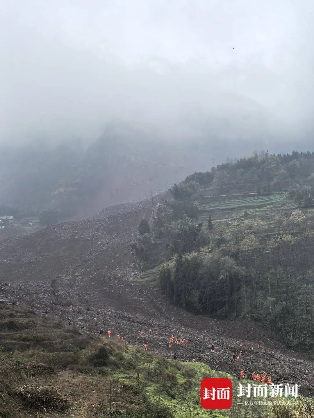 四川筠连山体滑坡救援24小时：与时间赛跑，期待生命的奇迹