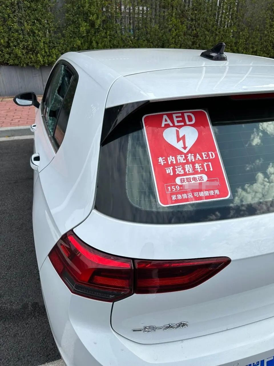 广州一车主的车窗被砸，他却很高兴……网友：“为车主点赞”