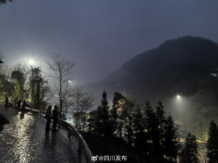 四川筠连山体滑坡搜救工作仍在有序进行 四川筠连山体滑坡搜救工作仍在有序进行