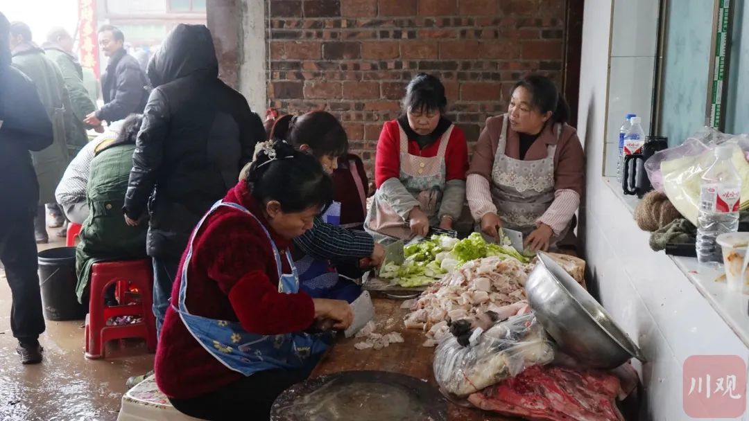 直击宜宾筠连山体滑坡后首日救援，这些瞬间让人感动！