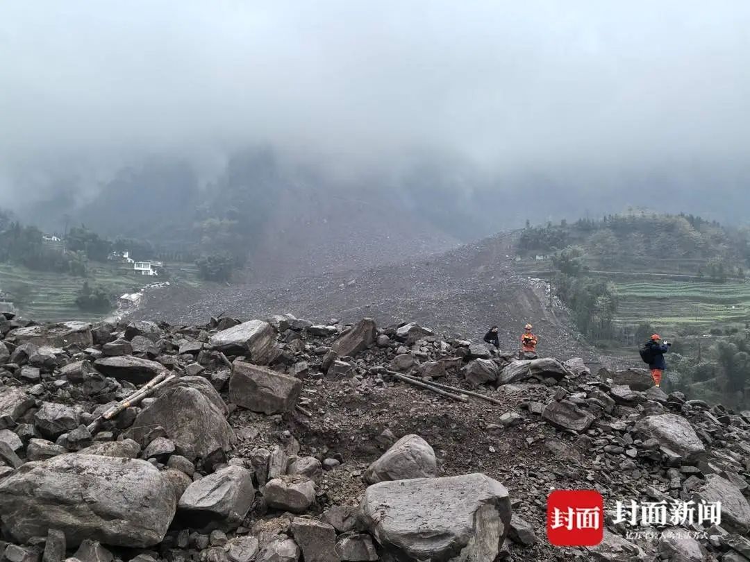 四川筠连山体滑坡救援24小时：与时间赛跑，期待生命的奇迹