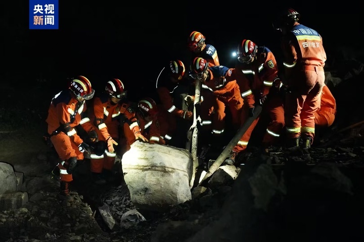 四川筠连突发山体滑坡险情，救援现场最新情况→