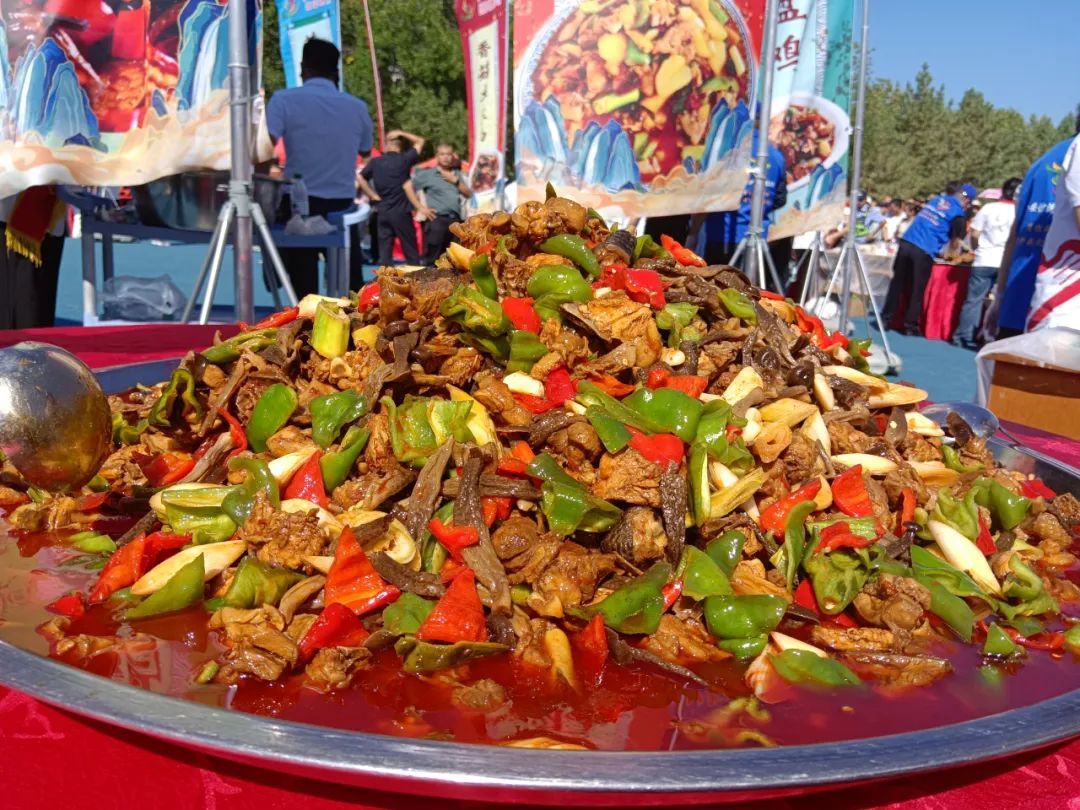 新疆大盘鸡的故事,要从40多年前说起…… 新疆大盘鸡的故事,要从40多年前说起……