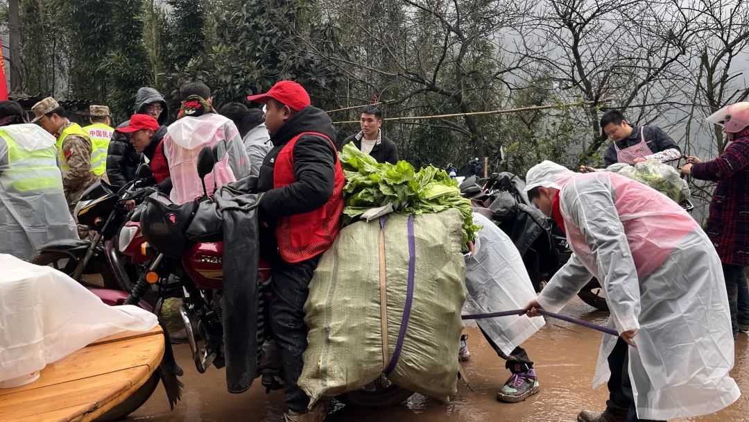 现场直击!宜宾筠连山体滑坡36小时生命救援 现场直击!宜宾筠连山体滑坡36小时生命救援