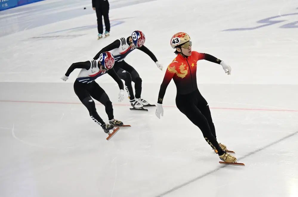 亚冬会短道速滑项目全部结束：比韩国少拿4金，但斗志昂扬，米兰可期