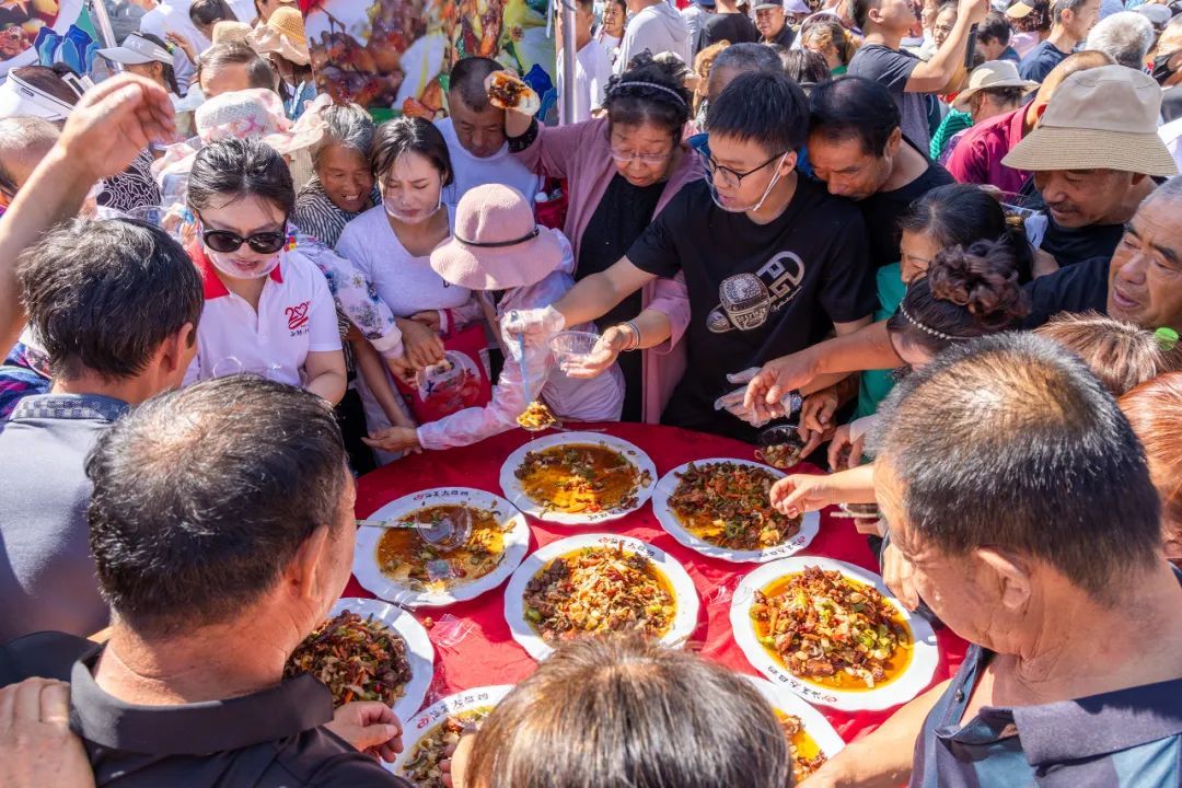 新疆大盘鸡的故事,要从40多年前说起…… 新疆大盘鸡的故事,要从40多年前说起……