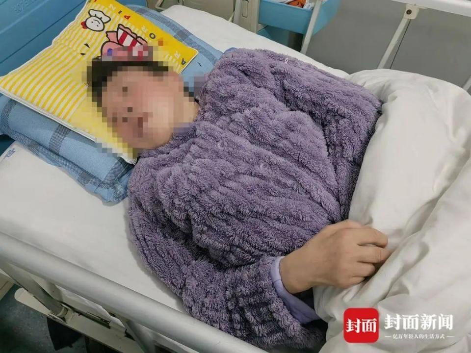 女家政在雇主家突发脑梗瘫痪，称是因雇主家冰箱太臭