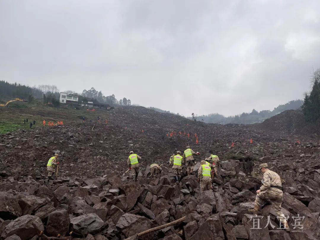 现场直击!宜宾筠连山体滑坡36小时生命救援 现场直击!宜宾筠连山体滑坡36小时生命救援
