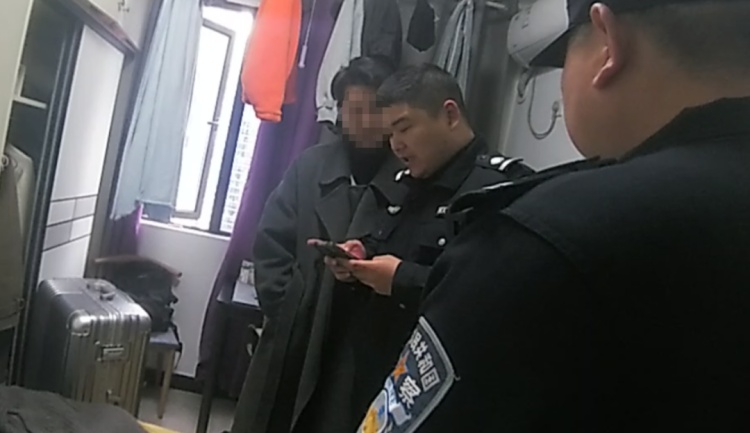 用塑料袋装钱！民警上门后，小伙却说这是“彩礼”？！