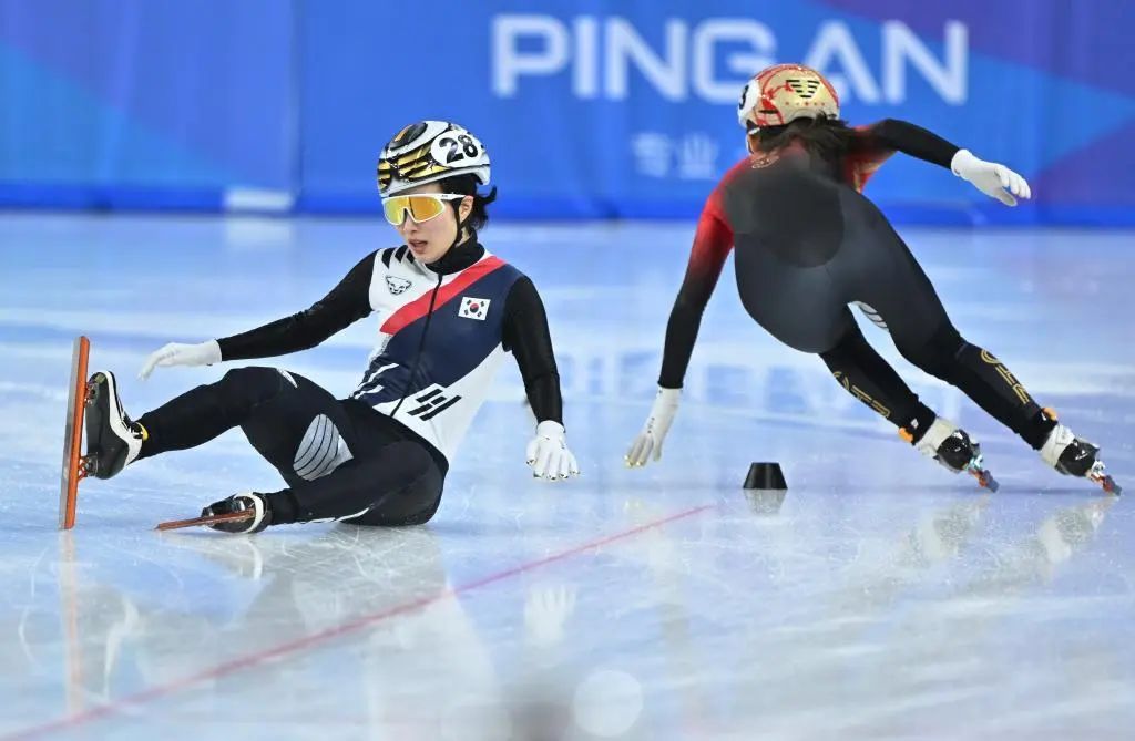 亚冬会短道速滑项目全部结束：比韩国少拿4金，但斗志昂扬，米兰可期