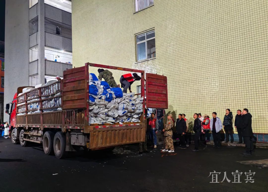 现场直击!宜宾筠连山体滑坡36小时生命救援 现场直击!宜宾筠连山体滑坡36小时生命救援