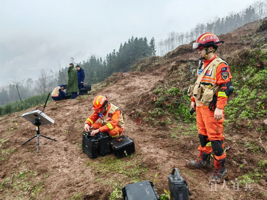 现场直击!宜宾筠连山体滑坡36小时生命救援 现场直击!宜宾筠连山体滑坡36小时生命救援