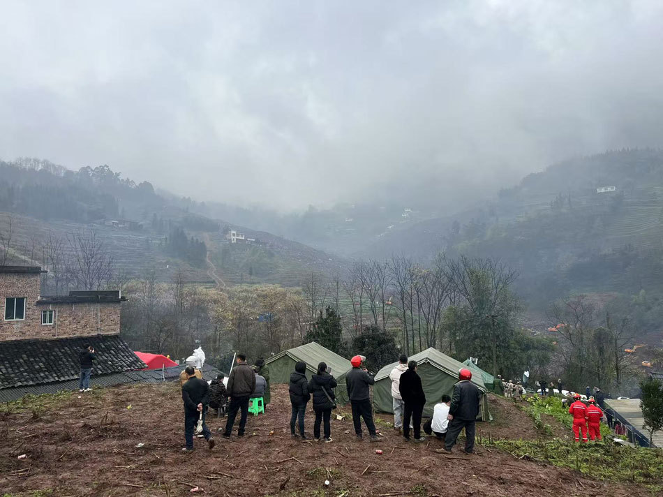 筠连山体滑坡后，一场牵动乡邻的接力救援