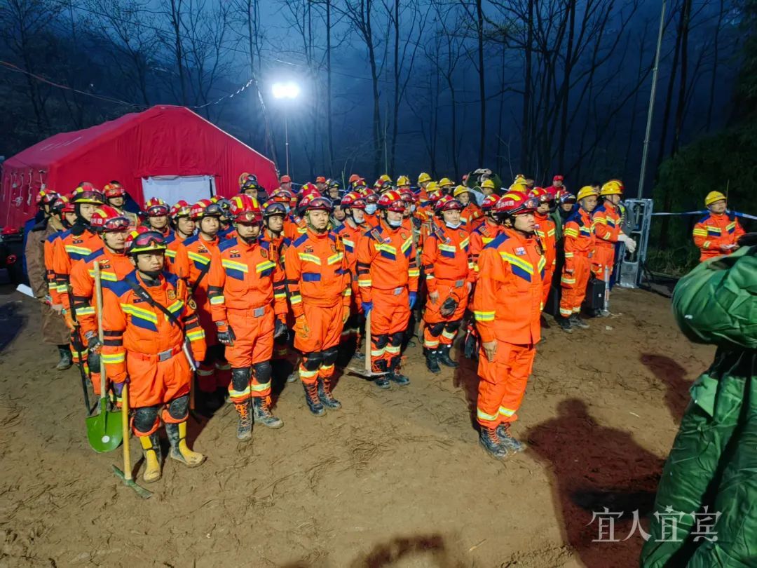 现场直击!宜宾筠连山体滑坡36小时生命救援 现场直击!宜宾筠连山体滑坡36小时生命救援