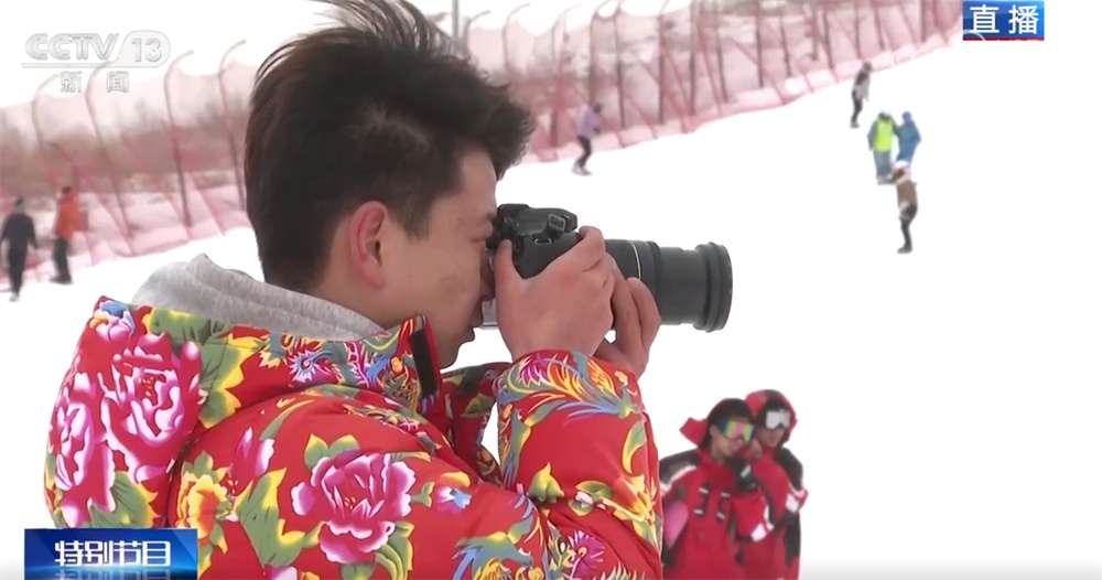 “冰雪+”消费新模式点燃“热经济” 宁夏银川全民共享滑雪乐趣