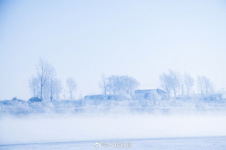 松花江畔雾凇美成了冰雪世界