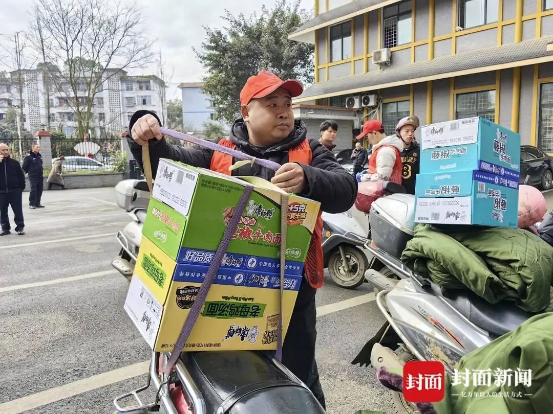 “再冷也要上！”筠连摩托运输队：明知山有险，偏向险中行